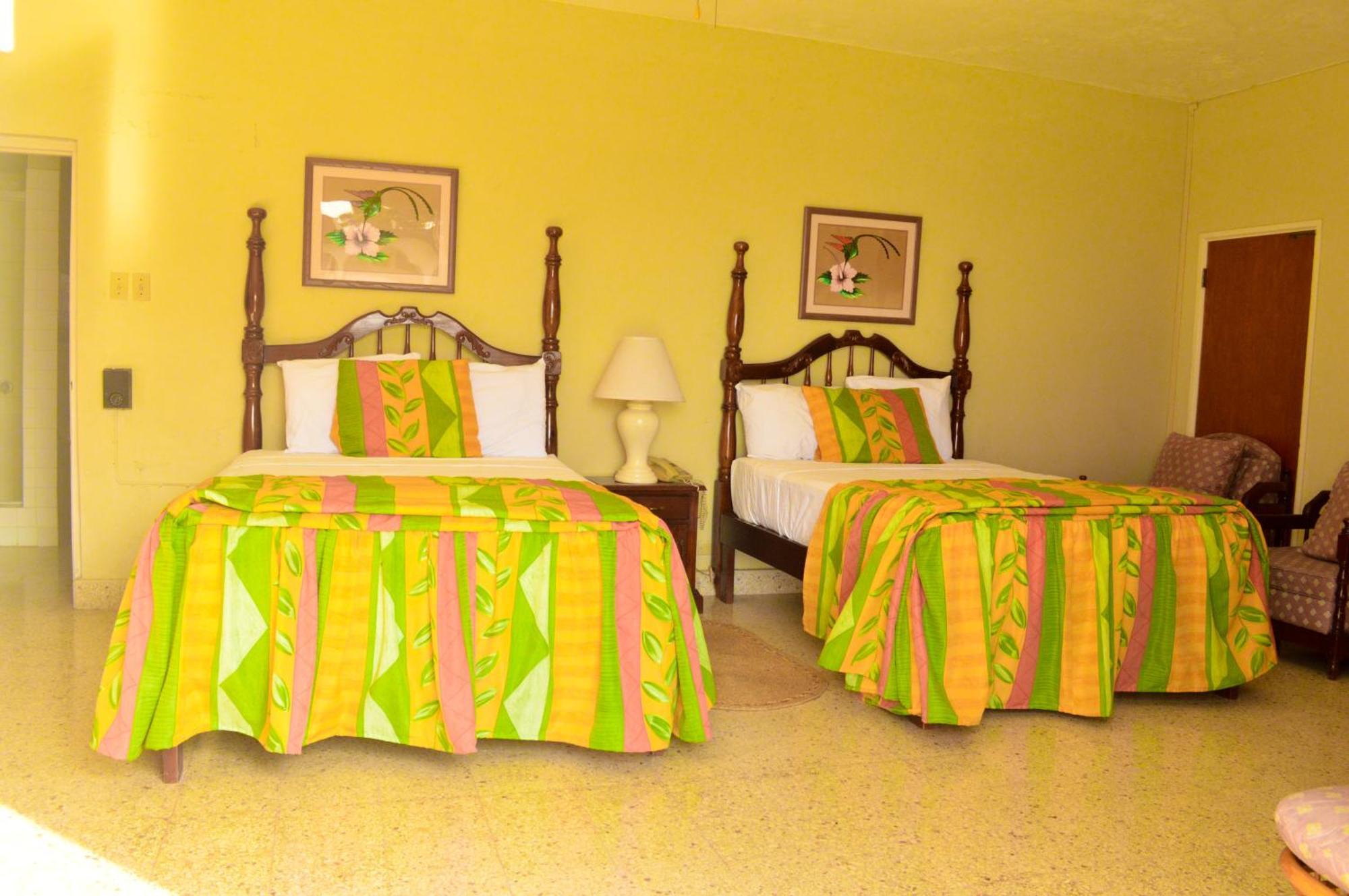 Sahara Dela Mer Inn Montego Bay Exterior photo