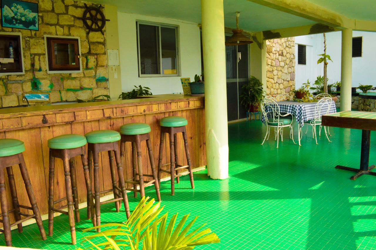 Sahara Dela Mer Inn Montego Bay Exterior photo
